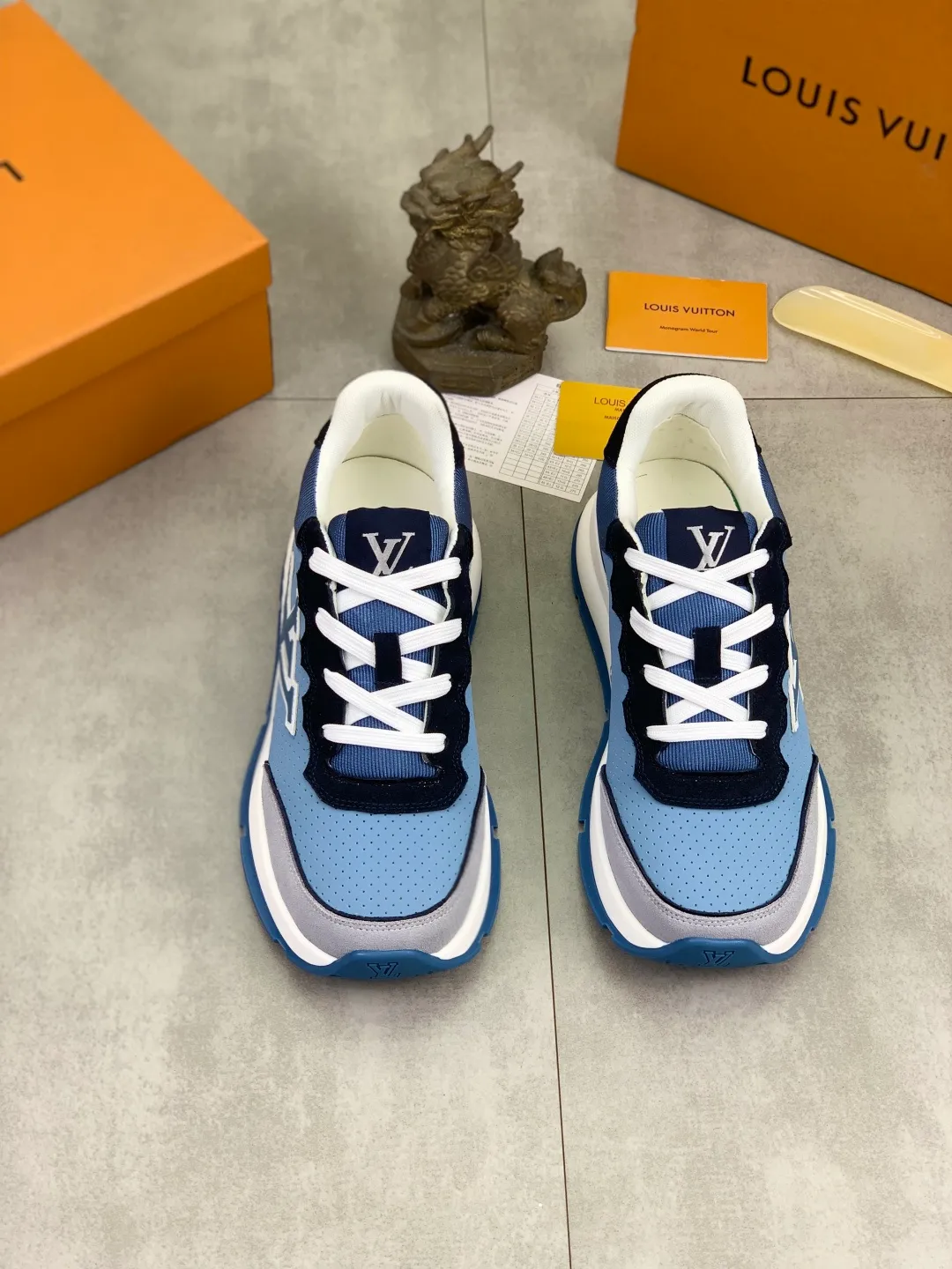 Men's men's shoes💰P440💰[New model]🆘[Louis Vuitton] LV official website latest model🎁casual and fashionable men's shoes👟hot style💥simple and elegant style, exclusive for trendy men. Unique official website latest brand elements👑original decoration, fashionable and generous, the fabric is made of original calfskin➕comfortable and breathable mesh lining➕pig skin lining ✅The official website specifies wear-resistant casual outsole, the classic model is taken in real life🎬Color: 3️⃣colors available😍Number of codes: 38-44 (45 46 customized)